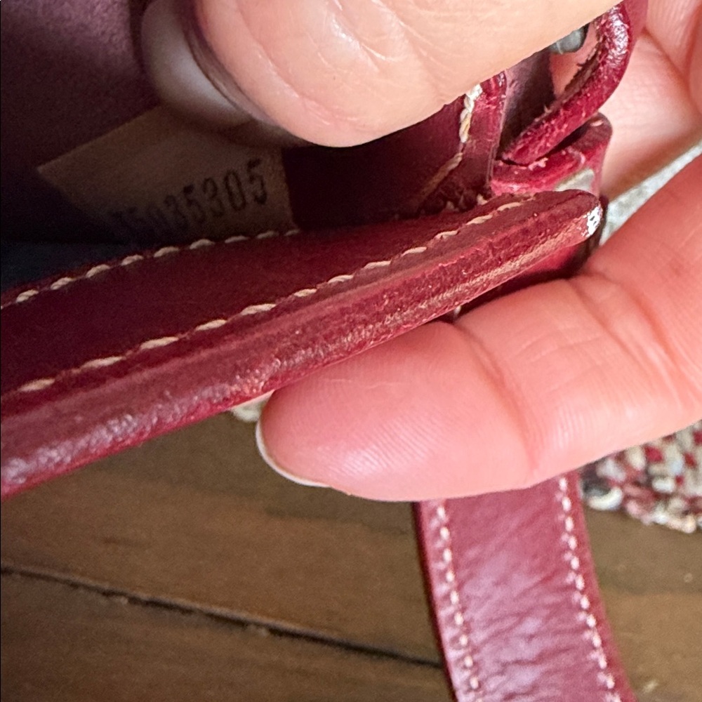 Dooney & Bourke Alto Ring Flap Italian Vachetta shoulder bag in red leather - Picture 13 of 13